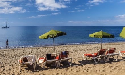 EDITORIAL: El Gobierno de España y de Canarias deben de velar por el turismo