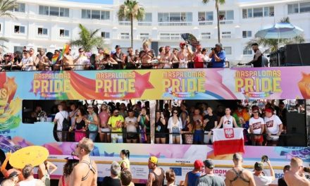 Más de 90.000 personas en el Desfile de Carrozas del Maspalomas Pride