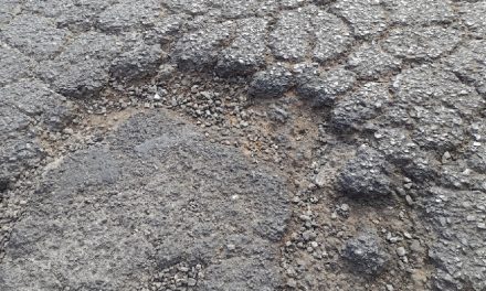 San Fernando y Maspalomas, repletos de baches y deficientes señalizaciones en el asfalto