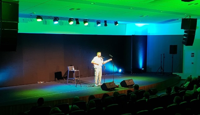 Victor Lemes canta con Al Alba Producciones en Las Palmas de Gran Canaria