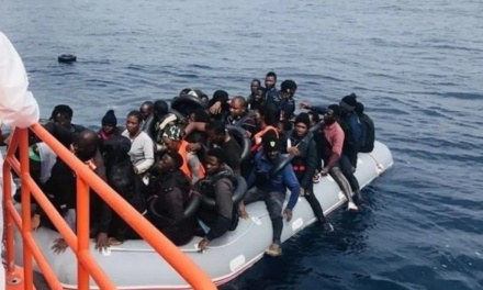 El cayuco del día llega a Arguineguín con 164 personas a bordo