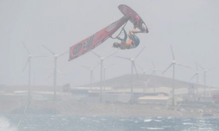 Daida Ruano, imbatible, supera  a Sarah-Quita Offringa en el Campeonato de Windsurf en Pozo Izquierdo.