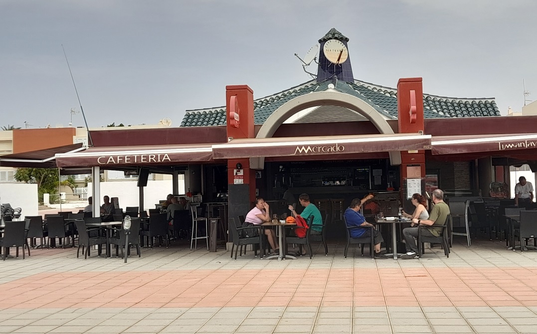 Las conversaciones políticas en la cafetería «Mercado», San Fernando de Maspalomas