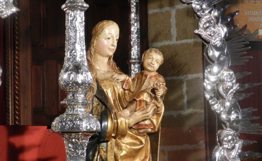 La talla de la Virgen del Pino se expone sin su manto desde hoy hasta el 28 de agosto