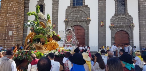 Más de 20.000 personas ante la Virgen del Pino en la Romería y Ofrenda