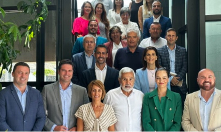 La Asociación de Municipios Turísticos de Canarias apuesta en FITUR por la sostenibilidad y descabornización