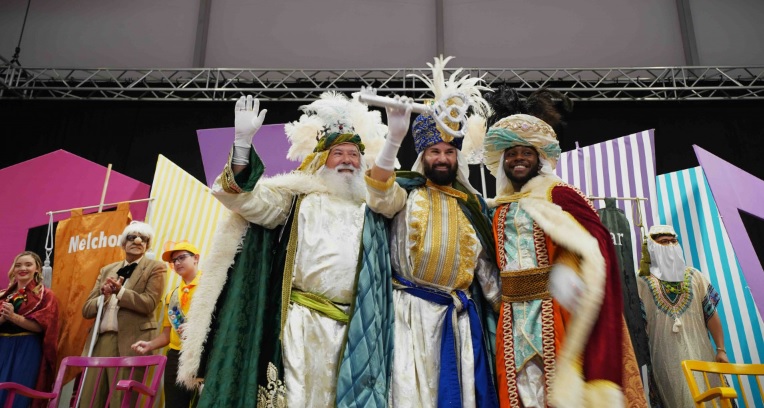 Caluroso recibimiento a los Reyes Magos en Mogán