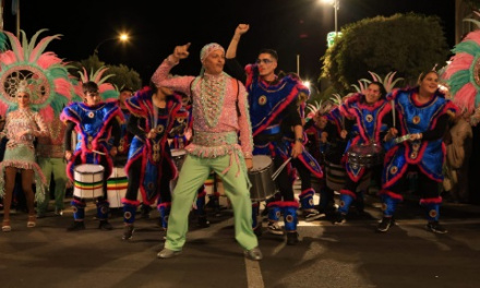 El Desfile Inaugural del Carnaval «Las mil y una noches» inunda Agüimes de diversión, color y ritmo