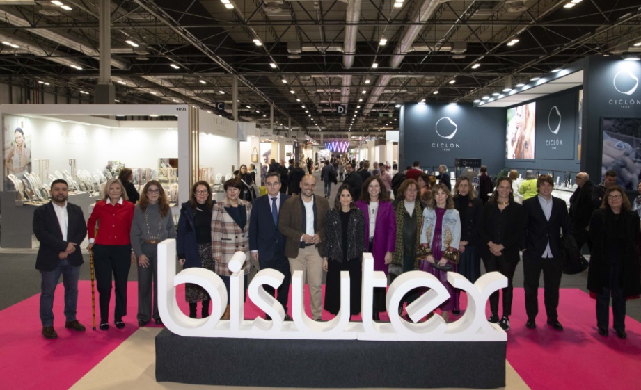La moda grancanaria se cita en Madrid con Bisutex
