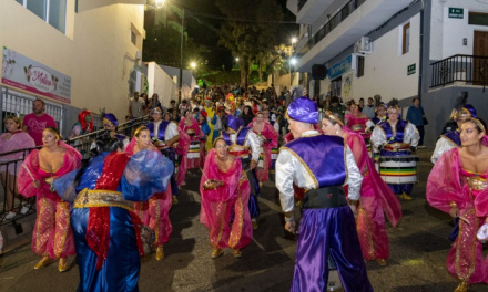 Los barrios de Mogán celebran en la calle la antesala del Carnaval
