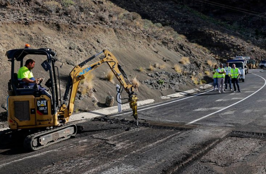 El Cabildo de Gran Canaria renueva parte del asfalto de la carretera entre La Aldea y Mogán