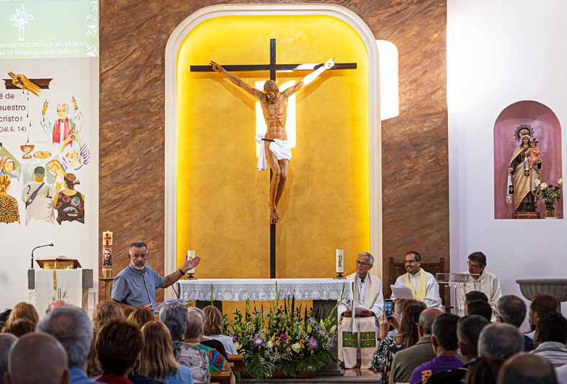 Reinauguración de la parroquia de Castillo del Romeral tras las obras de remodelación