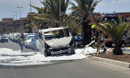 Incendio de un vehículo en la calle Mar Cantábrico, de Maspalomas, sin mayores consecuencias