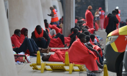 El cayuco de cada día llega a Arguineguín: 105 inmigrantes ilegales más en Gran Canaria