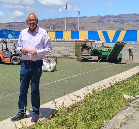 El Ayuntamiento renueva el césped y riegos de los estadios de Castillo del Romeral y Juan Grande