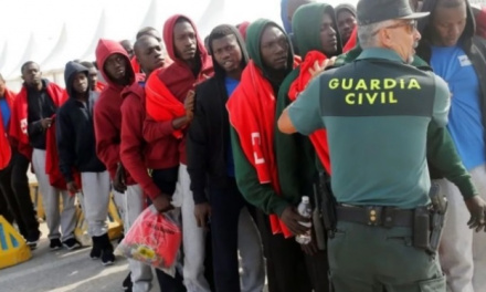 Canarias se llena de inmigrantes ilegales africanos: En lo que va de año han llegado 18.977