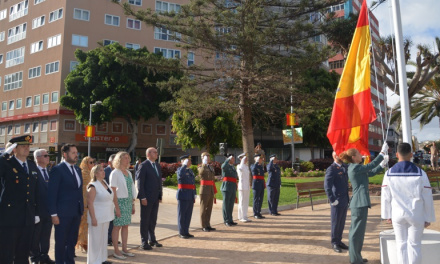 Izado de la bandera nacional en Las Palmas de Gran Canaria en el X aniversario de la proclamación de Felipe VI