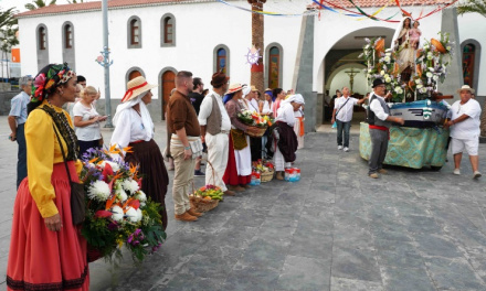Espíritu marinero, fiesta y solidaridad en la Romería-Ofrenda de la Virgen del Carmen en Arguineguín