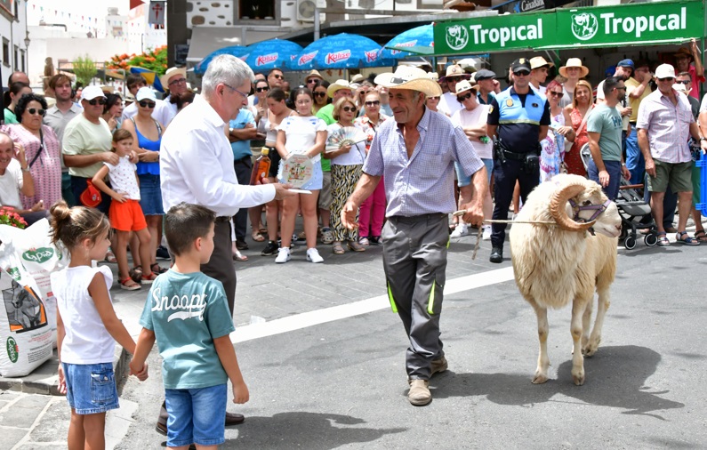 Santiago Apóstol bendice a los ganaderos en Tunte