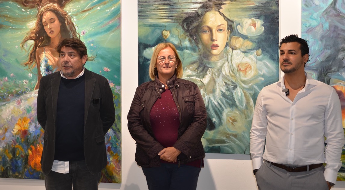 El pintor cubano Yoandy Suárez expone su colección «Isla del ser» en la Casa de Saturnitita