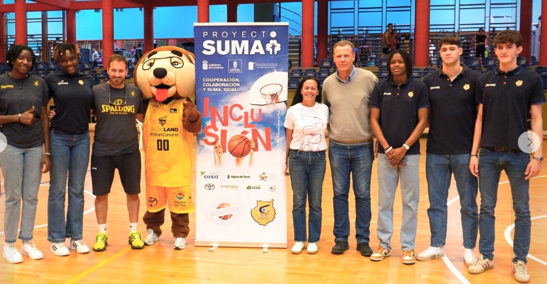 70 jugadores de las Aulas Enclave disfrutan de una mañana de baloncesto con el Proyecto Suma