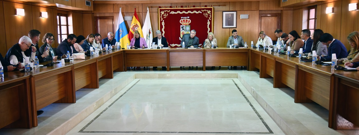 El Ayuntamiento prevé una nueva cubierta para la piscina municipal de Aldea Blanca