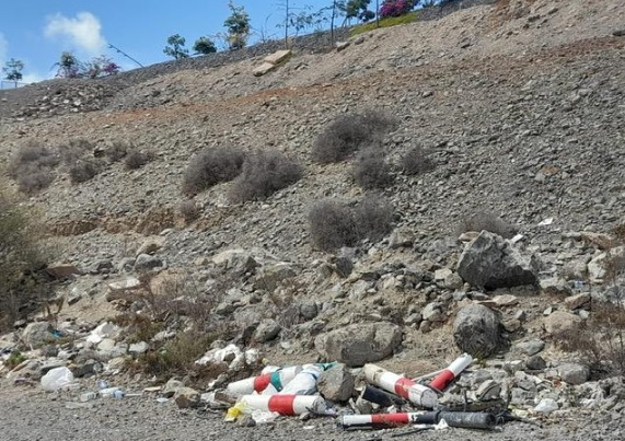Bochornoso aspecto del «aparcamiento» más demandado en San Fernando de Maspalomas