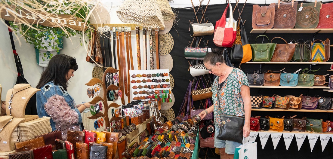 Gran afluencia de público en la Feria de Artesanía Gran Canaria Primavera Sur en Maspalomas