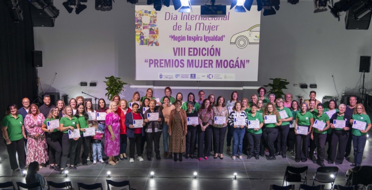 Los «VIII Premios Mujer Mogán» reconocen a las mujeres taxistas del municipio