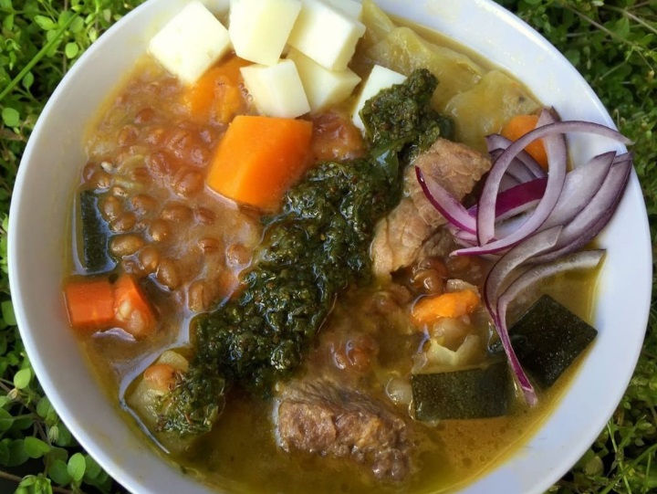 Caldos y potajes canarios que debes probar