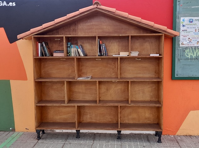 Antes de tirar un libro déjelo en la Librería Popular ante el CEIP Oasis en San Fernando de Maspalomas