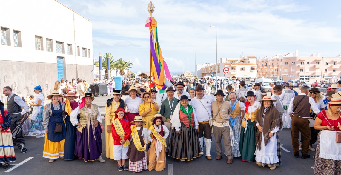 Más de 5.000 personas en la tradicional Romería y Ofrenda a la Santísima Trinidad en El Tablero