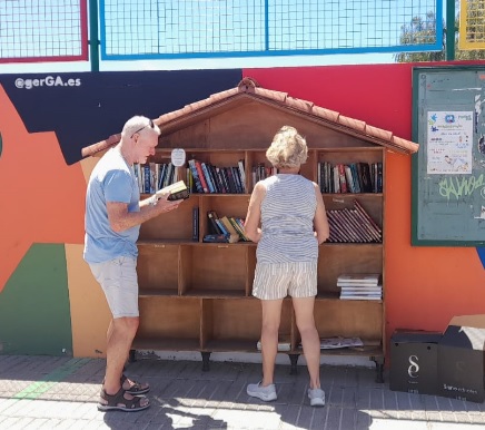 Deje un libro, por favor, en la «Librería Popular Maspalomas»
