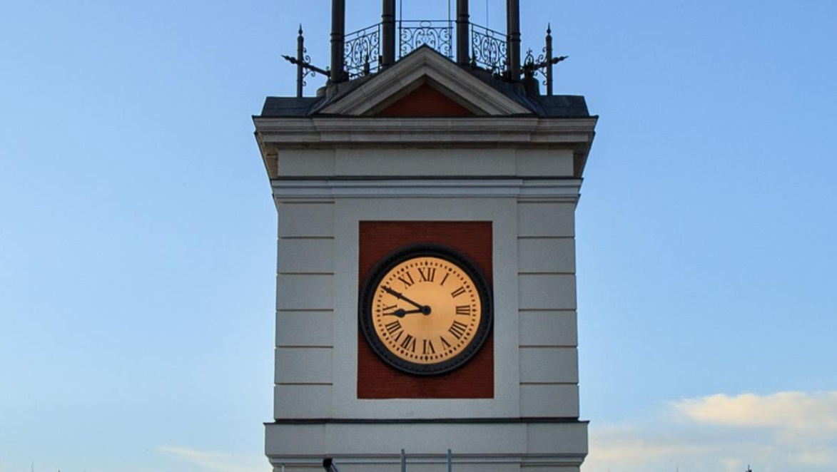 El reloj de la Puerta del Sol de Madrid marcará por primera vez la hora canaria en homenaje a las Islas
