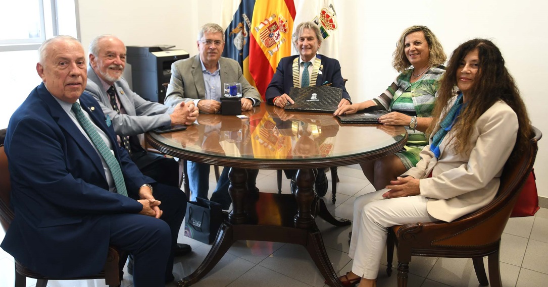 El alcalde de San Bartolomé de Tirajana recibe al gobernador del Distrito Rotario 2021