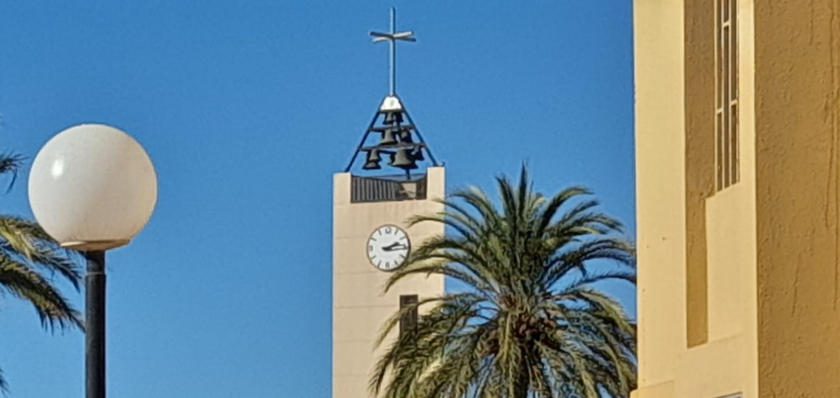 Con diez campanadas en la iglesia de San Fernando de Maspalomas, el reloj marca las 2,15 y desayunas en «El Churrito»