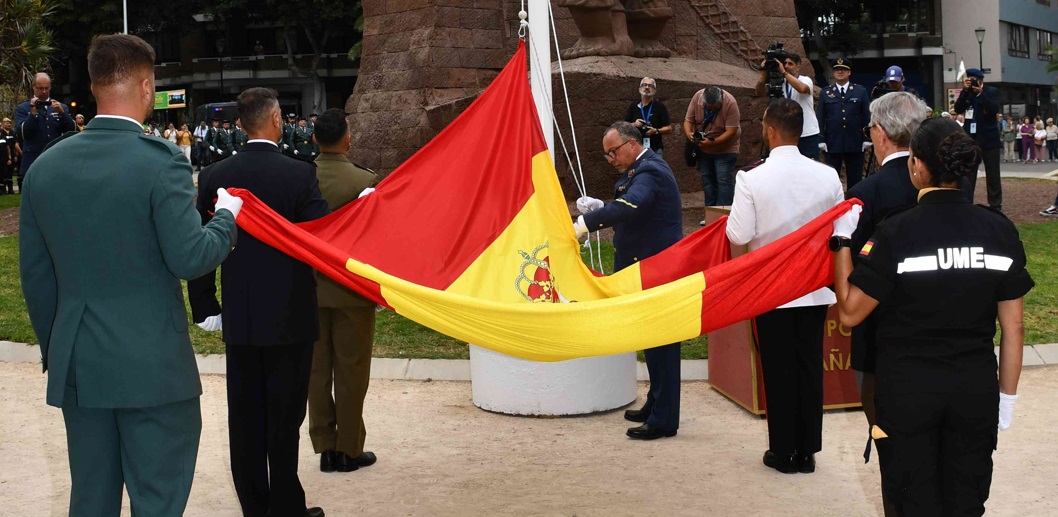 Homenaje a la Bandera en el Día de la Fiesta Nacional, en Las Palmas de Gran Canaria