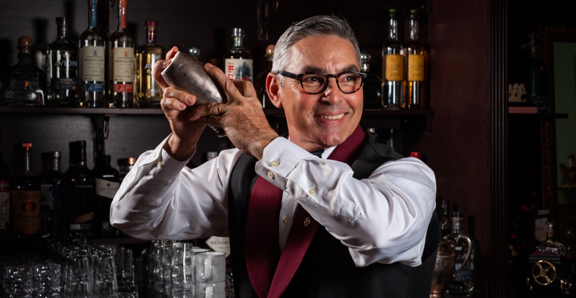 El «Cuban Month» arranca el 20 de octubre en Lopesan con el cantineroJulio Cabrera como protagonista