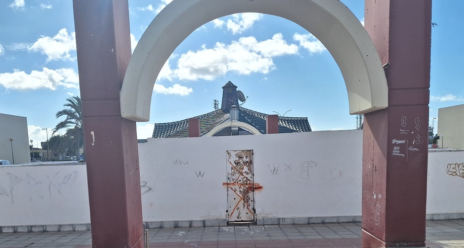 Los locales del Centro Comercial «Timanfaya», cerrado desde su construcción en 1.992, fueron registrados en 2019