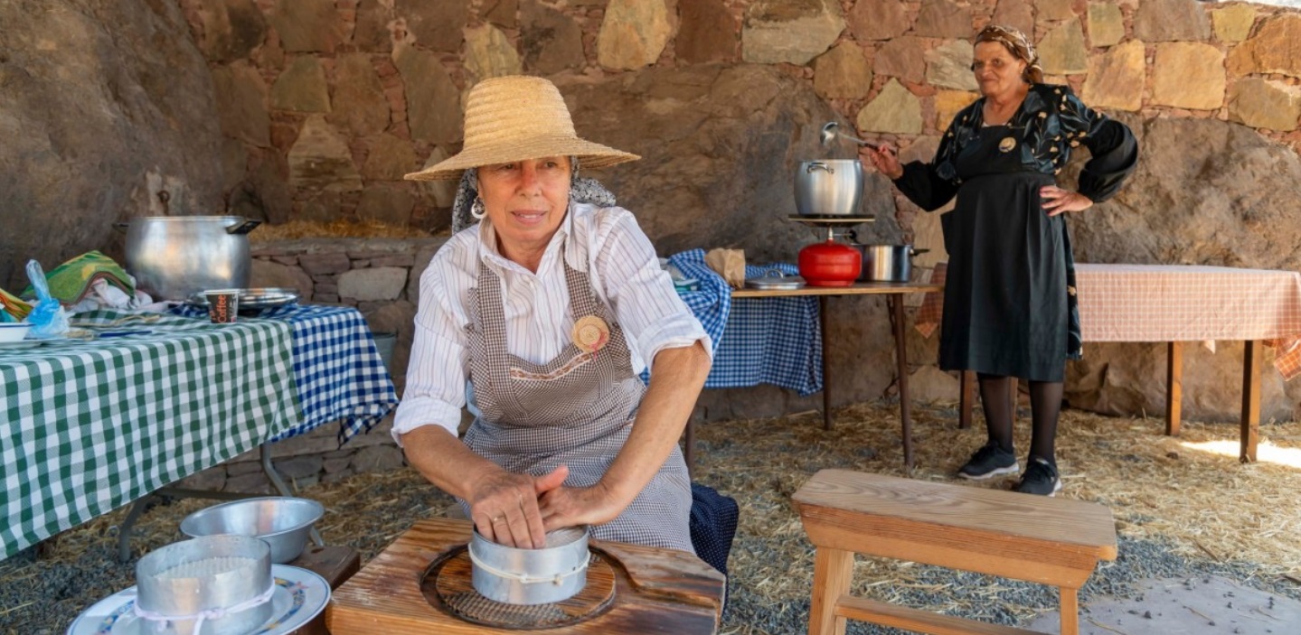 Feria de tradiciones, muestras, talleres y música popular en Mogán en el Día de Canarias