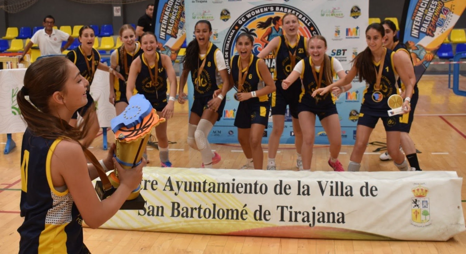 Baloncesto femenino y deporte base