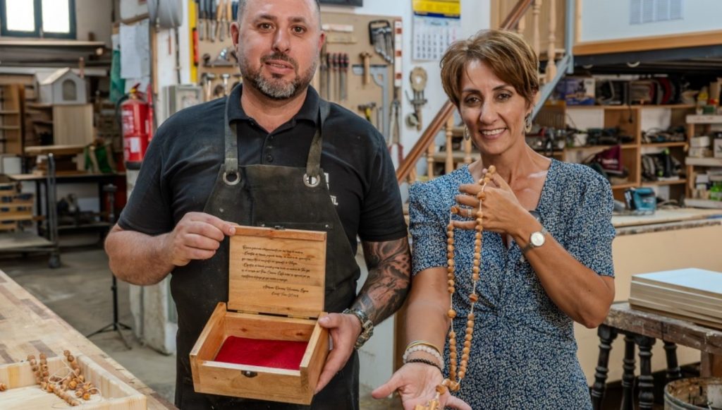Rosario artesanal de Mogán para el Papa León XIV