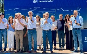 Manuel Domínguez durante el acto de integración de AV en el PP