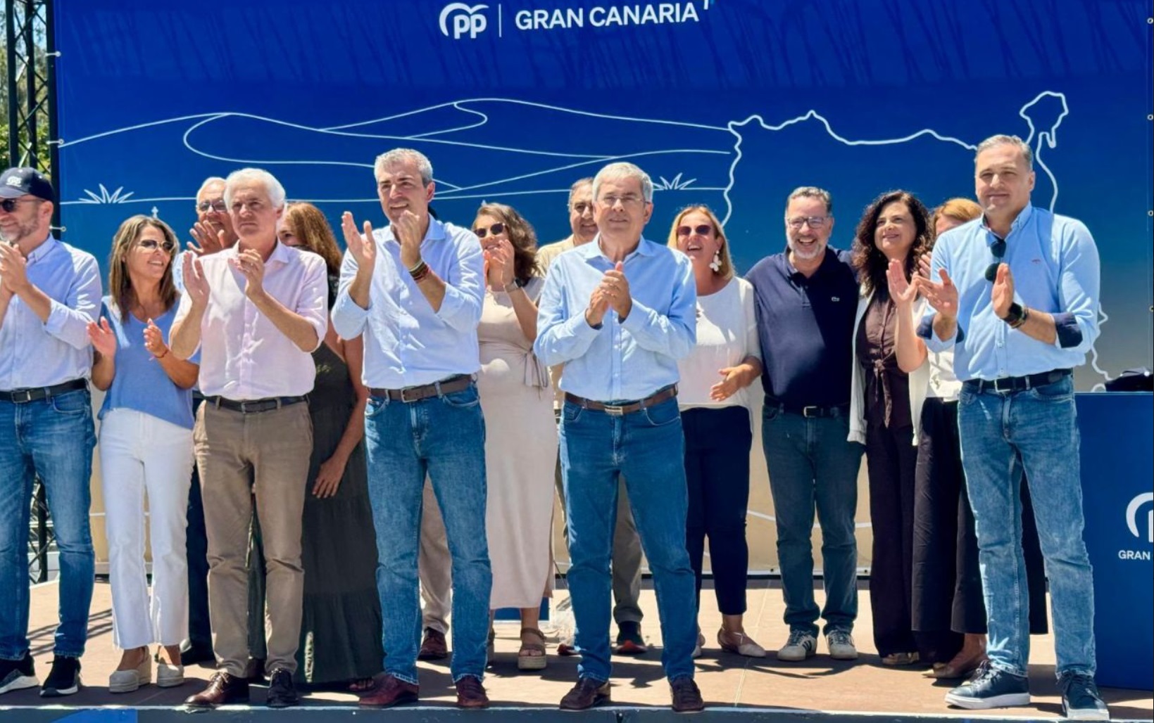 Manuel Domínguez durante el acto de integración de AV en el PP