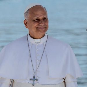 Retrato de León XIV en Arguineguín durante su visita dedicada a la realidad migratoria