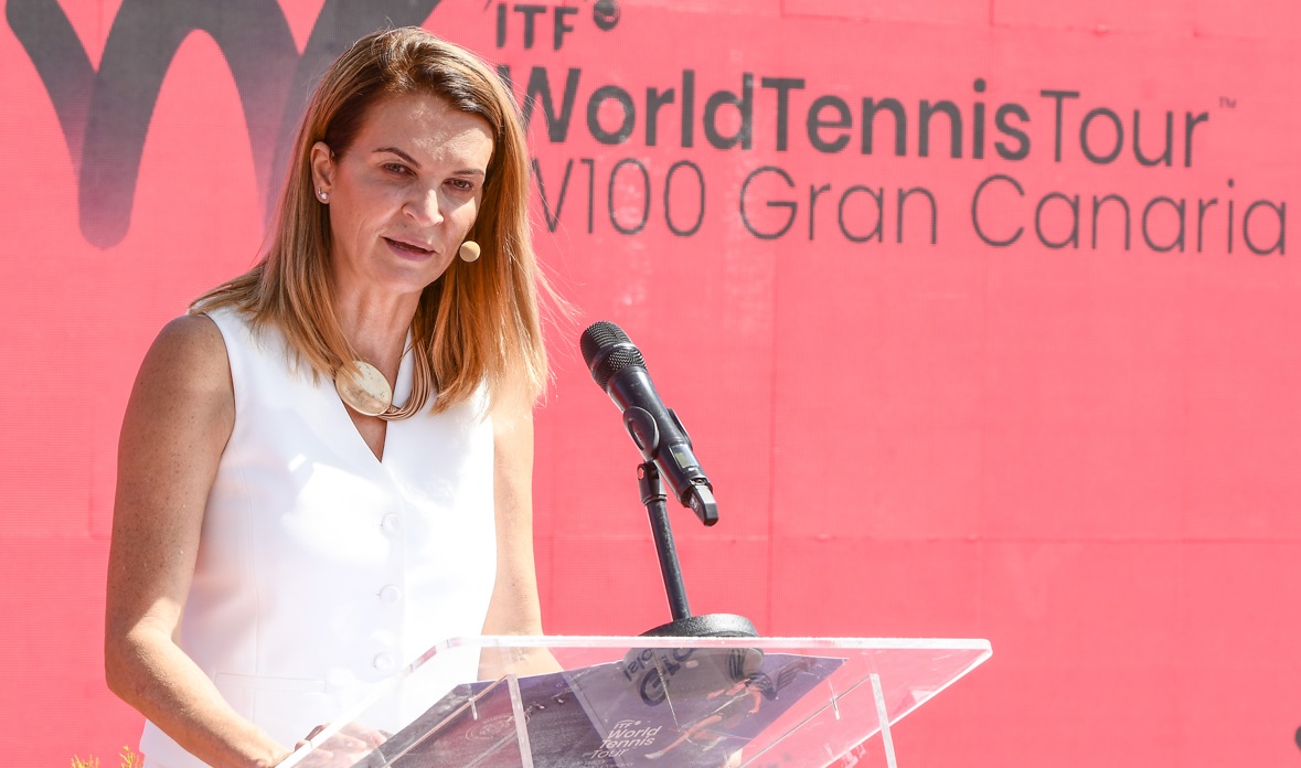 Retrato de Oti Santana, directora del torneo internacional de tenis femenino ITF W100 DISA Gran Canaria.